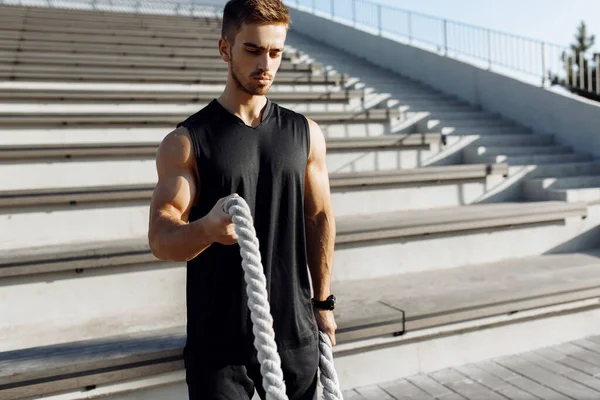 Sportlicher Junger Mann Beim Fitnesstraining Freien Muskulöser Mann Mit Brust — Stockfoto