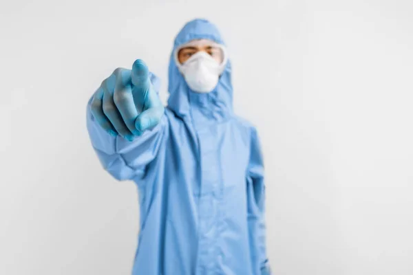 Arzt Schutzanzug Gegen Coronavirus Mit Medizinischer Maske Brille Und Handschuhen — Stockfoto