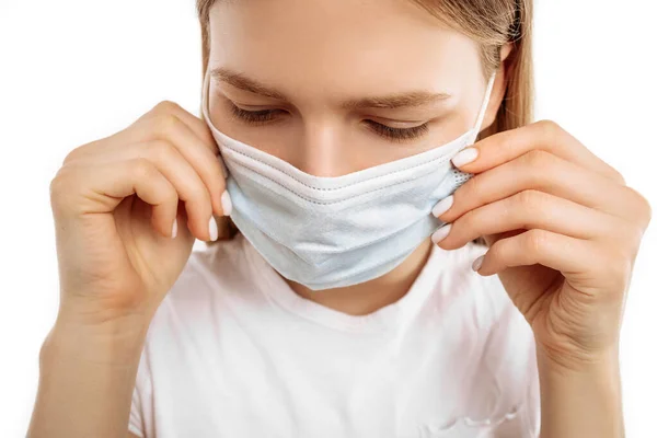 Young Woman Using Medical Protective Mask Protect Health Prevent Influenza — Fotografia de Stock