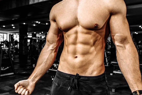 Hombre Musculoso Fuerte Hombre Con Buen Físico Gimnasio Sobre Fondo —  Fotos de Stock