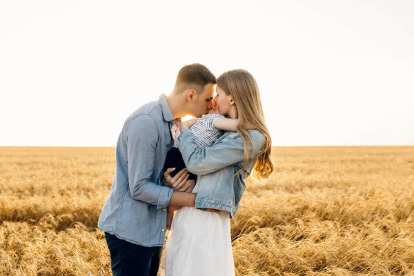 Happy Family Summer Walk Mother Father Son Walk Wheat Field — Stock Photo, Image