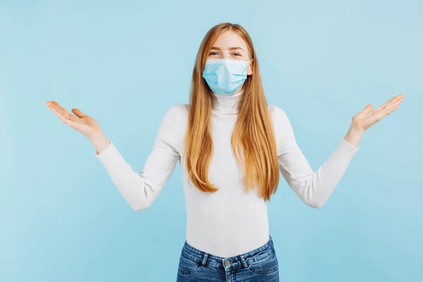 Retrato Jovem Bonita Alegre Vestindo Máscara Protetora Médica Para Proteção — Fotografia de Stock