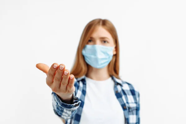 Retrato Jovem Mulher Bonita Máscara Médica Jovem Paciente Menina Fundo — Fotografia de Stock