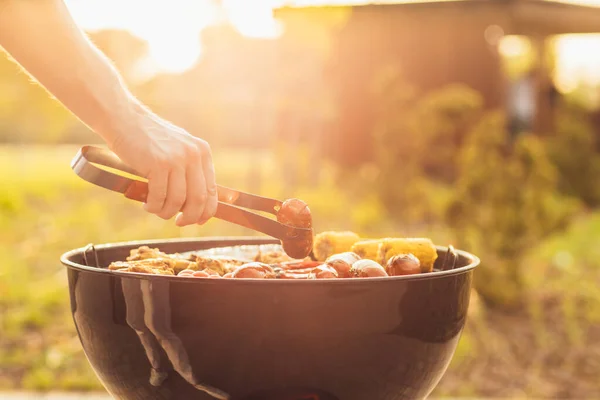 Sortimento Legumes Frescos Saudáveis Carne Salsichas Grelhados Fogo Quente Uma — Fotografia de Stock