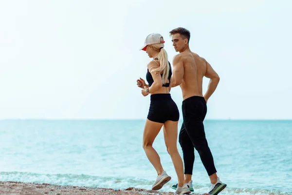 Junges Fitnesspaar Mann Und Frau Die Wasser Entlang Laufen Sportler — Stockfoto