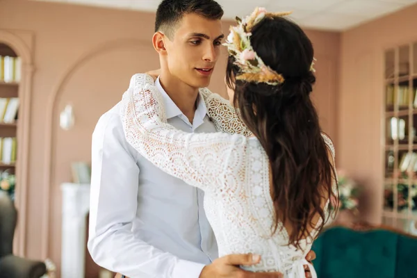 Mutlu Genç Gelin Damat Çifti Ilk Düğün Dansı Yeni Evlilerin — Stok fotoğraf