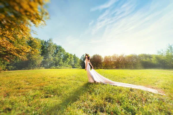 Glade is a very beautiful girl the sun — Stock Photo, Image