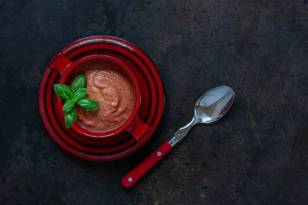 Sup Tomat Spanyol Tradisional Salmorejo Gazpacho Dengan Kemangi Close Top — Stok Foto