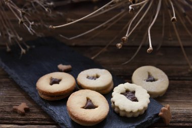 Linzer Kurabiyeleri, Eğlenceli Cadılar Bayramı Pastası