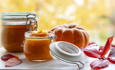 Ev yapımı baharatlı reçel, marmelat, balkabağından reçel.