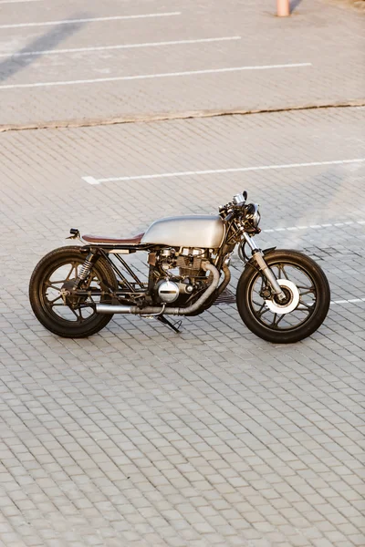 Argent vintage motocyclette personnalisée café coureur — Photo