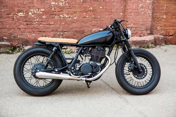 Black vintage custom motorcycle cafe racer — Stock Photo, Image