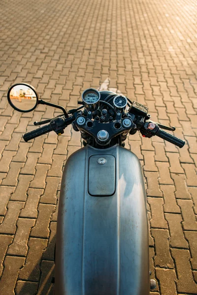 Silver vintage custom motorcycle cafe racer — Stock Photo, Image
