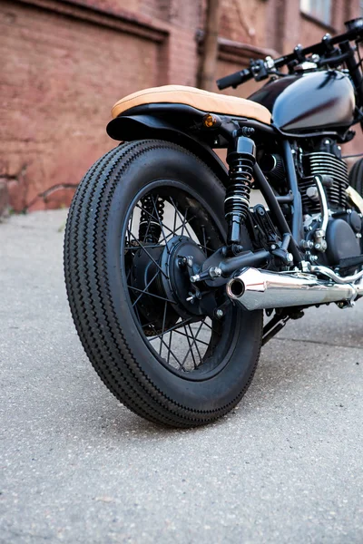 Чёрный винтажный мотоциклетный гонщик кафе — стоковое фото