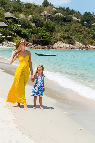 Cute girl and mother on beach — Stock Photo, Image