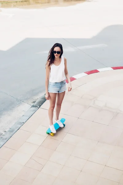 Hipster girl with skateboard on the street. — Stock Photo, Image