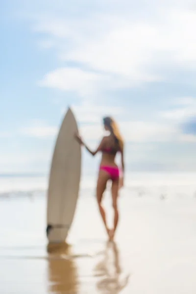 Beautiful girl with long hair on the beach with surfboard — Stok fotoğraf