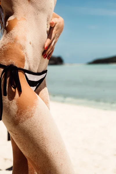 Sportig lady i bikini — Stockfoto
