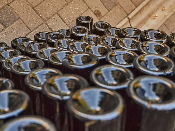Botellas Vino Puesto Madera Afuera Restaurante Vino Verano —  Fotos de Stock