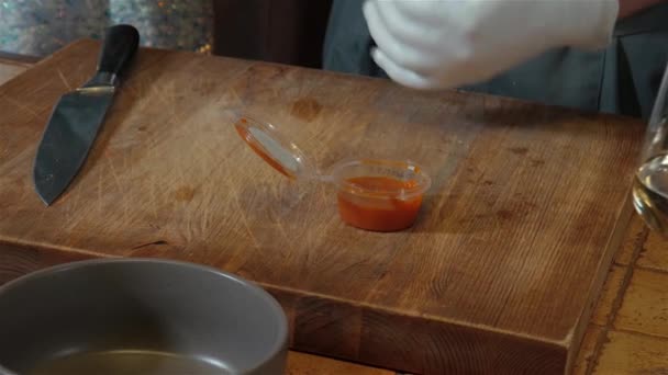 Master Class Line Chef Prepara Vários Alimentos Quadro Das Mãos — Vídeo de Stock