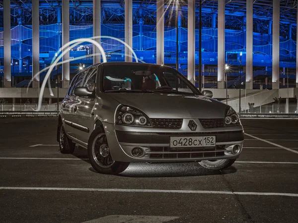 Renault Clio Парковке Торгового Центра Нижнем Новгороде Летом 2020 Года — стоковое фото