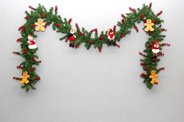 클로스 스노우 크리스마스 배경과 크리스마스 장식으로 화환을 — 스톡 사진