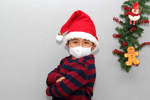 Garçon Latin Ans Avec Masque Protection Pull Chapeau Noël Sur — Photo
