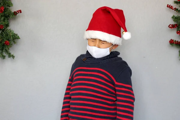 Enfant Latin Avec Masque Protection Santa Claus Chapeau Pull Avec — Photo