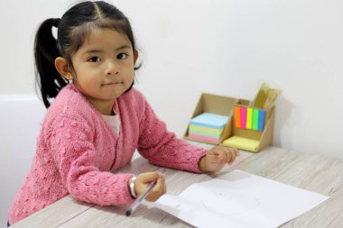 2 year old latin girl starting classes in preschool