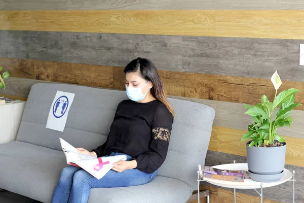 Latin Woman Protective Face Masks Sitting Waiting Room Social Distance — Stock Photo, Image