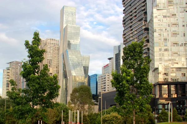 Paesaggio Urbano Con Parco Edifici Architettura Moderna Sullo Sfondo — Foto Stock