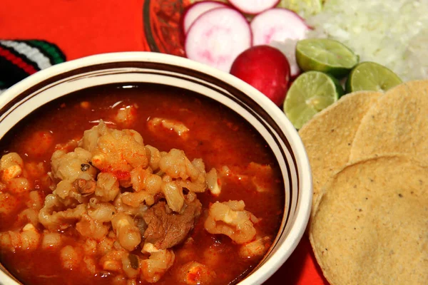 Comida Típica Mexicana Plato Pozole Con Maíz Carne Verduras Tostadas — Foto de Stock