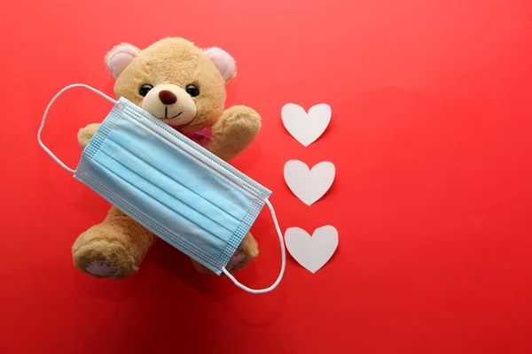 Valentinstag Pendemic Für Covid Teddybär Schachtel Pralinen Blumen Und Herzen — Stockfoto