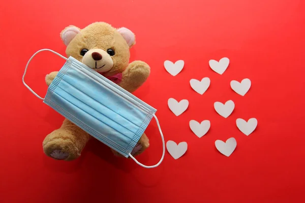 Valentinstag Pendemic Für Covid Teddybär Schachtel Pralinen Blumen Und Herzen — Stockfoto