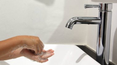 Kişisel temizlik, el yıkama ve dezenfeksiyon, covid-19 koruma.