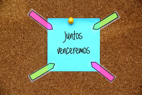 Notas Blancas Multicolor Pizarra Corcho Con Mensaje Juntos Venceremos — Stockfoto