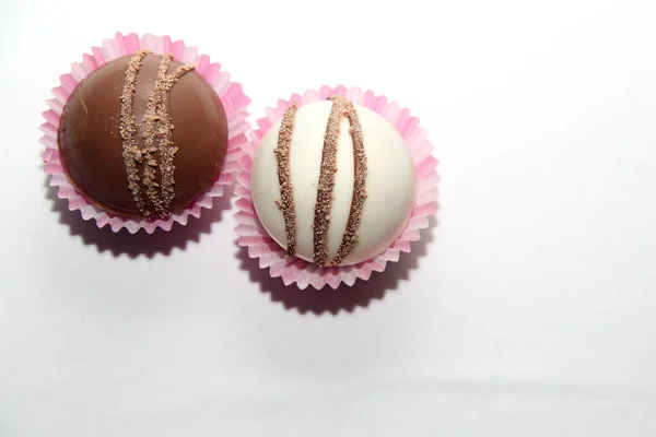 Ensemble Bombes Chocolat Garniture Guimauve Chocolat Blanc Sur Fond Blanc — Photo