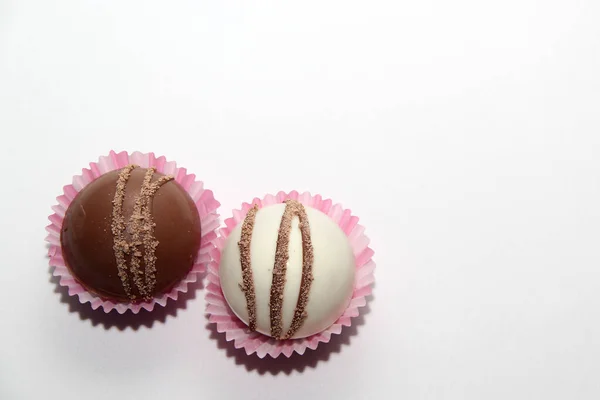 Ensemble Bombes Chocolat Garniture Guimauve Chocolat Blanc Sur Fond Blanc — Photo