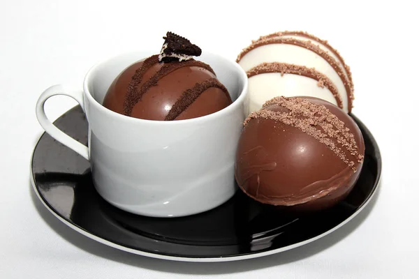 Bombes Chocolat Dans Une Tasse Avec Lait Chaud Rempli Guimauves — Photo