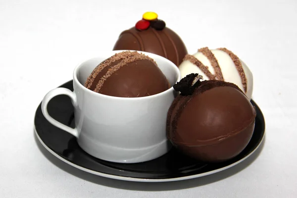 Bombes Chocolat Dans Une Tasse Avec Lait Chaud Rempli Guimauves — Photo