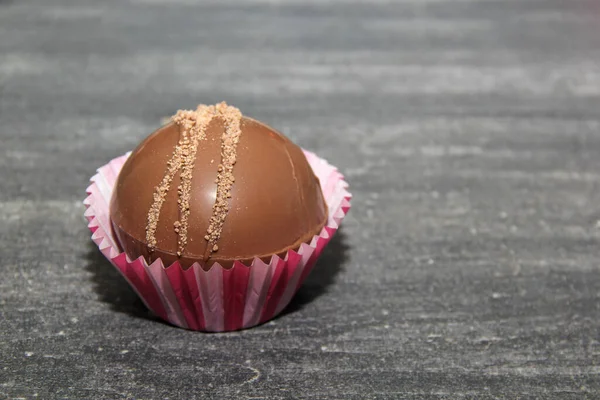 Marshmallow Encheu Bombas Chocolate Chocolate Branco Fundo Cinza Vintage — Fotografia de Stock