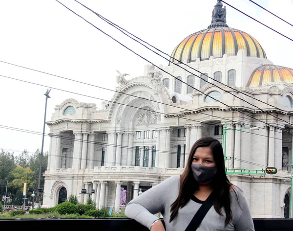 Cabelo Preto Mulher Latina Com Máscara Proteção Rua Com Novo — Fotografia de Stock