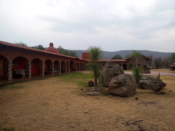 Fazenda Colonial Casa Campo Pedra Tijolo Vermelho Construção Com Arcos — Fotografia de Stock