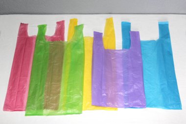 3 Temmuz 'da Uluslararası Plastik Poşetsiz Günü, tek kullanımlık poşetleri azaltmak ve bunların sorumlu tüketimini teşvik etmek amacıyla kutlanır..