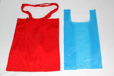 3 Temmuz 'da, tek kullanımlık plastik poşetleri azaltmak ve onların sorumlu tüketimini desteklemek amacıyla Uluslararası Plastik Poşetlerden Kurtulmuş Gün kutlanır.