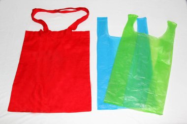 3 Temmuz 'da Uluslararası Plastik Poşetsiz Günü, tek kullanımlık poşetleri azaltmak ve bunların sorumlu tüketimini teşvik etmek amacıyla kutlanır..