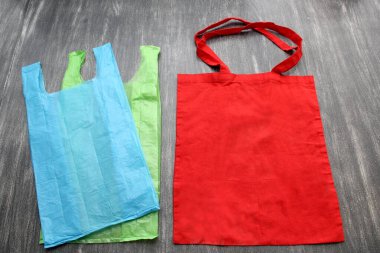 3 Temmuz 'da, tek kullanımlık plastik poşetleri azaltmak ve onların sorumlu tüketimini desteklemek amacıyla Uluslararası Plastik Poşetlerden Kurtulmuş Gün kutlanır.