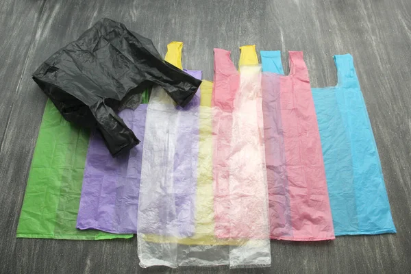 플라스틱 자유의 날에는 사람들 비닐봉지 사용을 줄이도록 — 스톡 사진