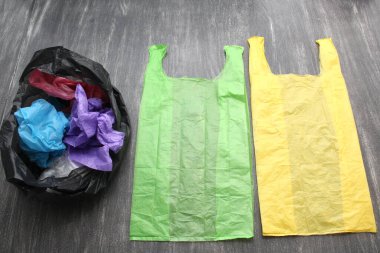 Tek kullanımlık plastik poşetleri azaltmak ve sorumlu tüketimlerini desteklemek amacıyla Uluslararası Plastik Poşetsiz Gün.