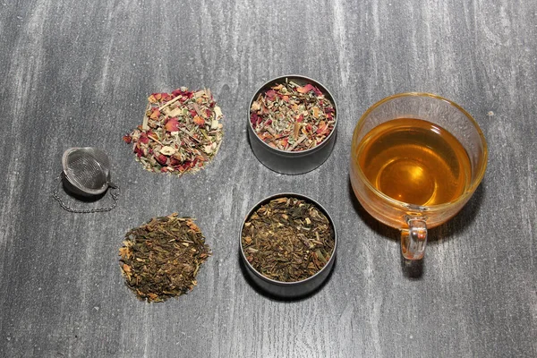 Narzędzia Przygotowywania Herbaty Ziołowej Szklanka Wlew Łyżka Odwodnione Suszone Zioła — Zdjęcie stockowe
